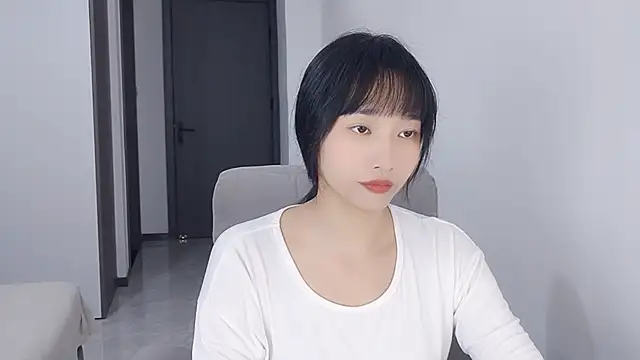 Snapshot of Lisa-3333 chatting on 11/06/25, 01:23 Lisa-3333 online show from 11/06/25, 01:23