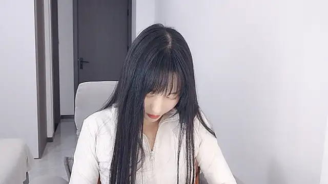 Snapshot of Lisa-3333 chatting on 11/25/25, 12:49 Lisa-3333 online show from 11/25/25, 12:49