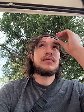 Snapshot of Luxx_14 chatting on 11/20/25, 10:09 Luxx 14 online show from 11/20/25, 10:09