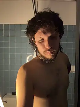 Snapshot of Luxx_14 chatting on 12/22/25, 11:46 Luxx 14 online show from 12/22/25, 11:46