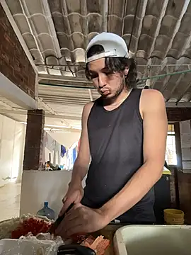 Snapshot of Luxx_14 chatting on 02/21/26, 05:25 Luxx 14 online show from 02/21/26, 05:25