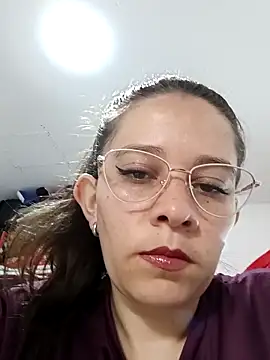 Isabella5 Brown  online show from 10/28/25, 03:47