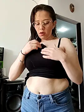 Isabella5 Brown  online show from 11/07/25, 03:34