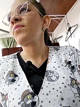 Isabella5 Brown  online show from 11/10/25, 04:28