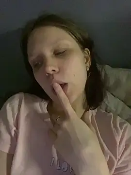 Lunliss online show from 10/19/25, 03:34