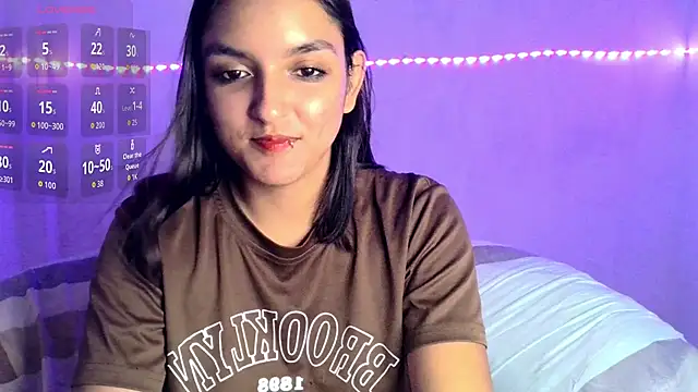 Snapshot of Ari_20_ chatting on 04/07/26, 11:37 Ari 20 online show from 04/07/26, 11:37