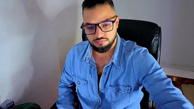 Snapshot of Ernesto-Rodriguez82 chatting on 06/17/26, 08:17 Ernesto-Rodriguez82 online show from 06/17/26, 08:17