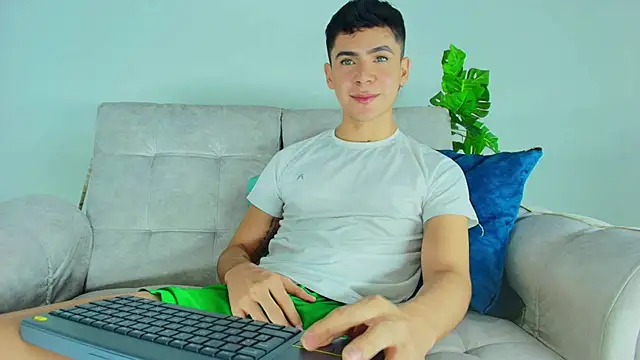 CamiiGuzmanX online show from 10/12/25, 11:26