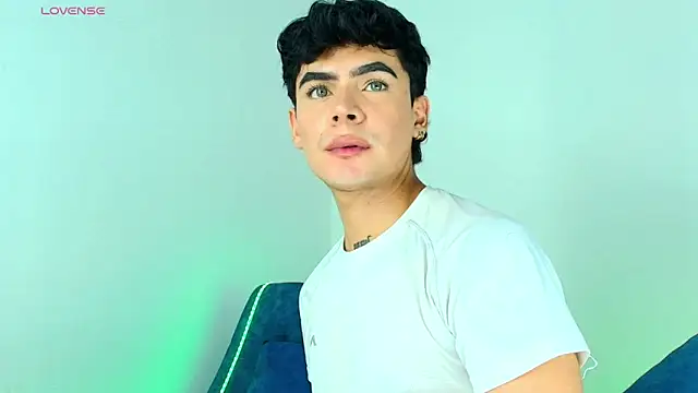 CamiiGuzmanX online show from 12/15/25, 08:13