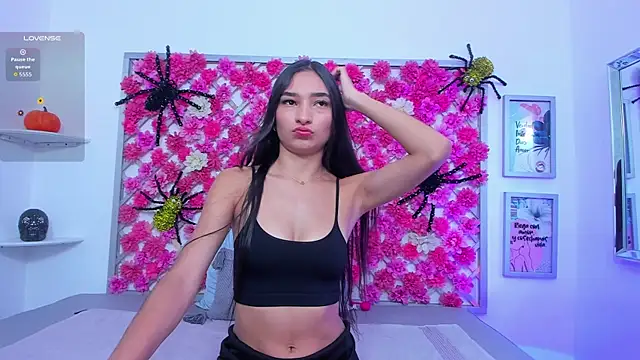 hannah miller 1 online show from 10/27/25, 12:20