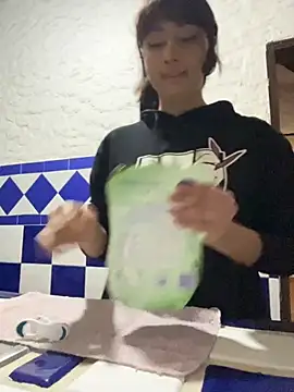 Snapshot of kaori_77 chatting on 11/15/25, 04:21 kaori 77 online show from 11/15/25, 04:21