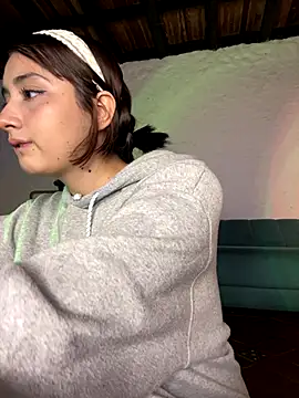 Snapshot of kaori_77 chatting on 12/15/25, 01:21 kaori 77 online show from 12/15/25, 01:21