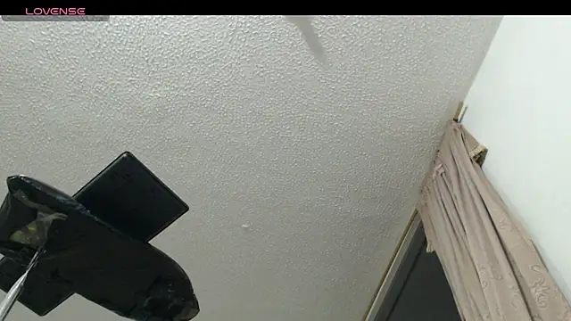 Snapshot of Thomasjons_ chatting on 04/29/26, 04:49 Thomasjons online show from 04/29/26, 04:49