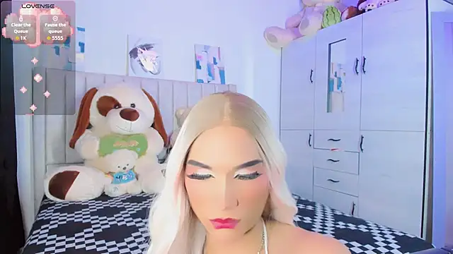 Snapshot of baby_cleo chatting on 09/18/25, 12:12 baby cleo online show from 09/18/25, 12:12