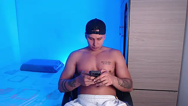 valentinosex1 online show from 07/05/26, 11:01
