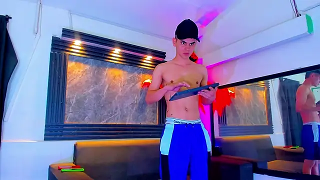 Snapshot of Rick_big chatting on 10/14/25, 04:13 Rick big online show from 10/14/25, 04:13