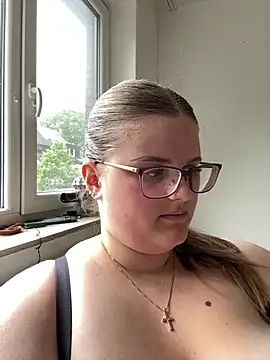 Snapshot of CurvyPaar2 chatting on 05/18/26, 10:54 CurvyPaar2 online show from 05/18/26, 10:54