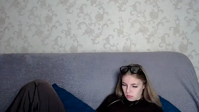 HitGyrl online show from 11/13/25, 01:15