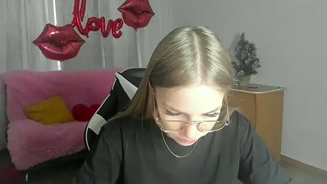 HitGyrl online show from 03/03/26, 01:12