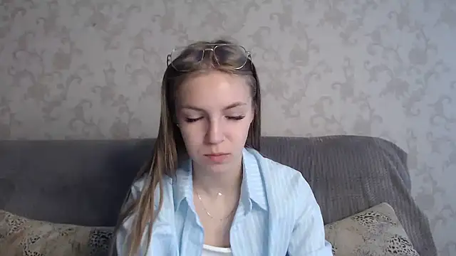 Snapshot of HitGyrl chatting on 06/13/26, 01:03 HitGyrl online show from 06/13/26, 01:03