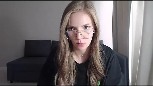 Snapshot of HitGyrl chatting on 07/15/26, 07:13 HitGyrl online show from 07/15/26, 07:13