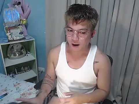 Snapshot of Fuckboii_intown chatting on 09/29/25, 11:59 Fuckboii intown online show from 09/29/25, 11:59