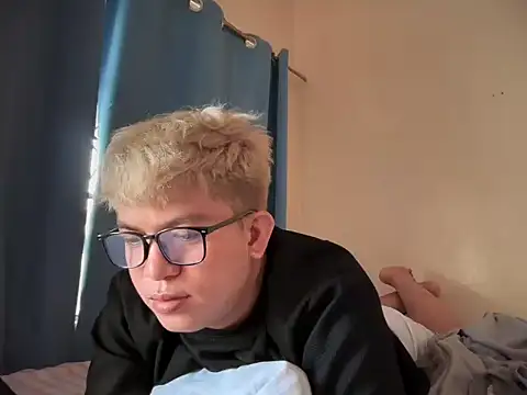 Snapshot of Fuckboii_intown chatting on 04/15/26, 04:08 Fuckboii intown online show from 04/15/26, 04:08
