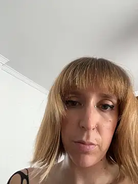 Snapshot of violetofsecret chatting on 10/18/25, 11:55 violetofsecret online show from 10/18/25, 11:55