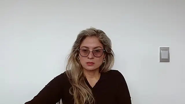 Snapshot of linda-mature43 chatting on 09/16/25, 04:08 linda-mature43 online show from 09/16/25, 04:08