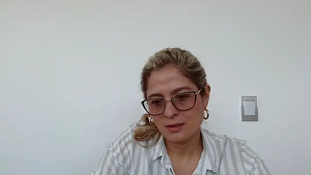 Snapshot of linda-mature43 chatting on 09/22/25, 04:53 linda-mature43 online show from 09/22/25, 04:53