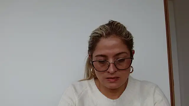 Snapshot of linda-mature43 chatting on 09/30/25, 05:51 linda-mature43 online show from 09/30/25, 05:51