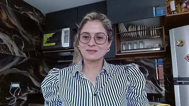 Snapshot of linda-mature43 chatting on 10/02/25, 03:30 linda-mature43 online show from 10/02/25, 03:30