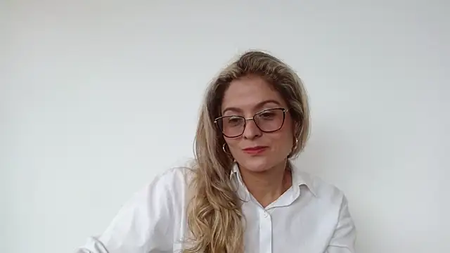 Snapshot of linda-mature43 chatting on 10/03/25, 04:37 linda-mature43 online show from 10/03/25, 04:37