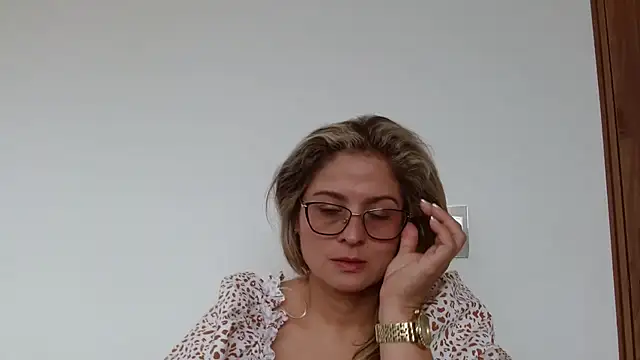 Snapshot of linda-mature43 chatting on 10/04/25, 07:23 linda-mature43 online show from 10/04/25, 07:23