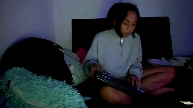 Snapshot of Adrianna_Arias chatting on 11/19/25, 05:29 Adrianna Arias online show from 11/19/25, 05:29