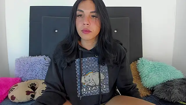 Snapshot of Adrianna_Arias chatting on 12/14/25, 06:19 Adrianna Arias online show from 12/14/25, 06:19