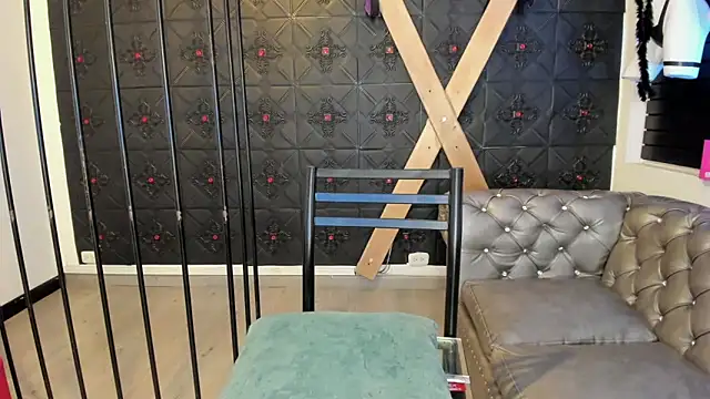 Melannyxxx  online show from 09/19/25, 03:08