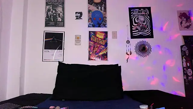 Snapshot of plutonbluemooon333 chatting on 10/02/25, 12:17 plutonbluemooon333 online show from 10/02/25, 12:17