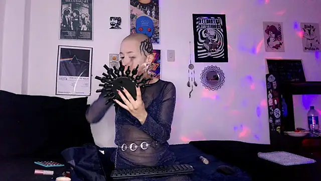 Snapshot of plutonbluemooon333 chatting on 10/09/25, 10:19 plutonbluemooon333 online show from 10/09/25, 10:19