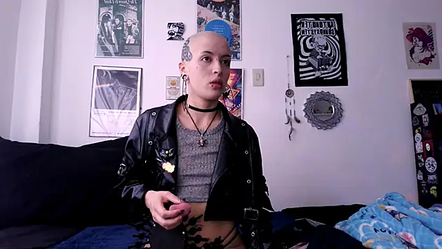 Snapshot of plutonbluemooon333 chatting on 10/16/25, 09:38 plutonbluemooon333 online show from 10/16/25, 09:38