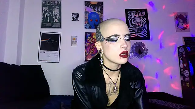 Snapshot of plutonbluemooon333 chatting on 10/22/25, 11:37 plutonbluemooon333 online show from 10/22/25, 11:37