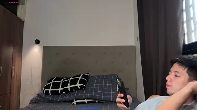 Snapshot of Addictiveboi chatting on 06/12/26, 05:17 Addictiveboi online show from 06/12/26, 05:17