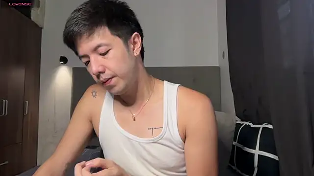 Snapshot of Addictiveboi chatting on 06/17/26, 02:14 Addictiveboi online show from 06/17/26, 02:14