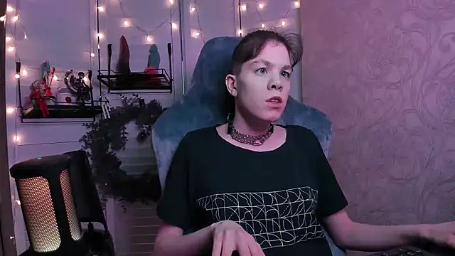 aestheticbeing online show from 12/17/25, 12:44