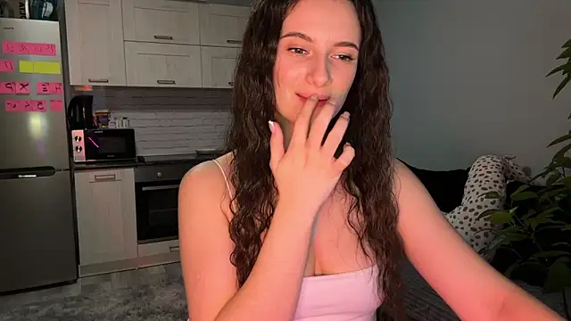 Luna Raee online show from 10/24/25, 12:45