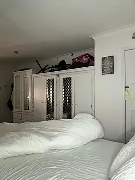 AroraAngel online show from 10/17/25, 12:47