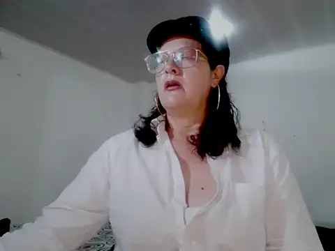 ArdienteBetania online show from 10/14/25, 02:40