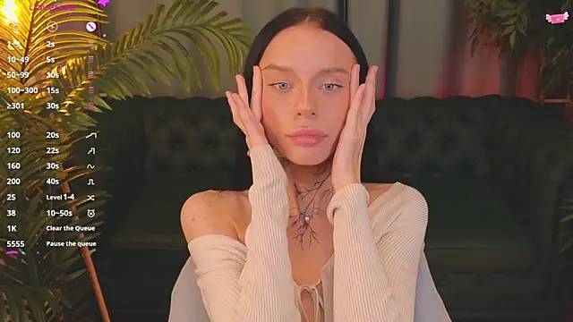 livia starwars online show from 11/15/25, 10:04