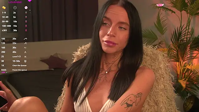 livia starwars online show from 11/23/25, 10:09