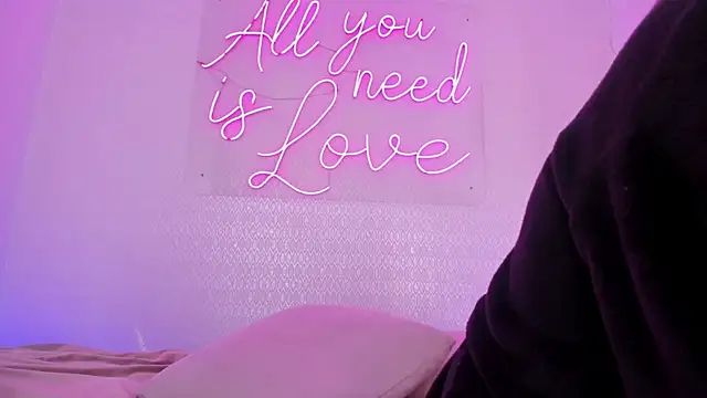 Snapshot of aleksandramiller_ chatting on 05/11/26, 02:45 aleksandramiller online show from 05/11/26, 02:45